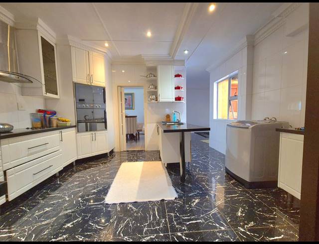 5 BEDROOM HOUSE TO LET IN BRENTHURST